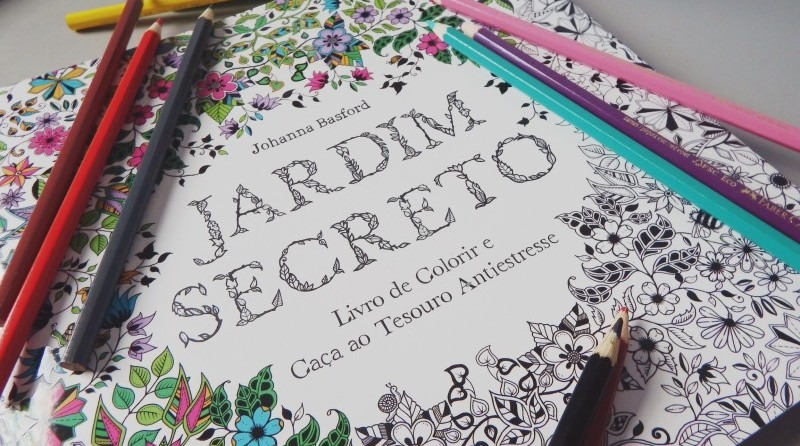 Livro de colorir para adultos vira febre no Brasil