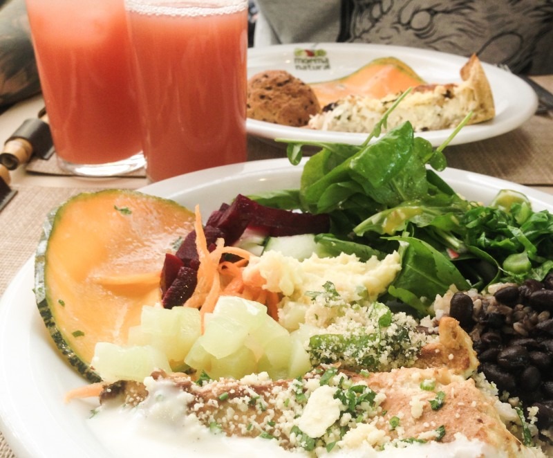 Comida vegetariana e saudável no restaurante Moema Natural